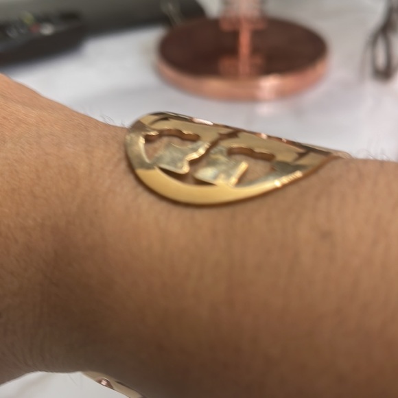 Tory Burch wide cuff bangle in Rose Gold - Picture 4 of 4